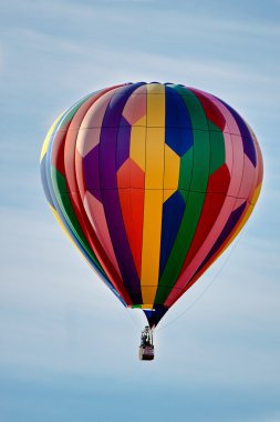 balon gökyüzüne doğru artan