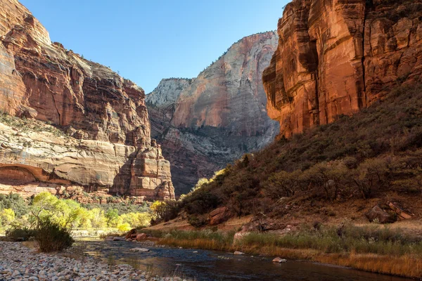 Cliffs beside the Virgin River — Stock Photo, Image