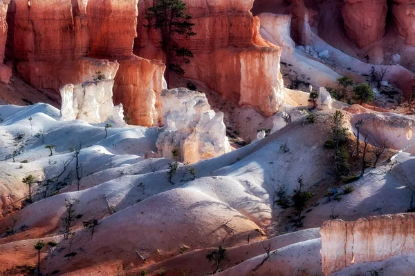 Wit en oranje hoodoos — Stockfoto