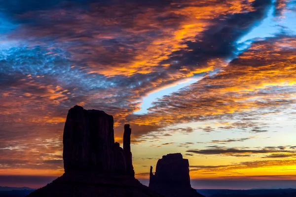 Matahari terbit di Monument Valley — Stok Foto