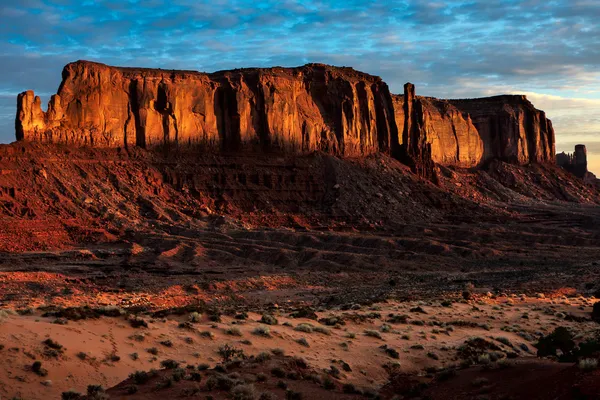 I primi raggi del sole colpiscono Elephant Rock — Foto Stock