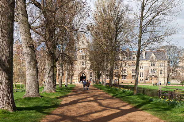 A view down a tree lined avenue to one of Oxford's university co