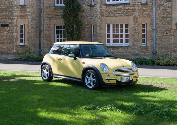 BMW Mini parked on the lawn — Stock Photo, Image