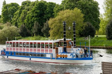 Yeni Güney belle yolda gelen hampton court için kingston