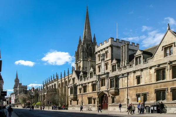 Uitzicht langs de hoofdstraat in Oxford — Stockfoto