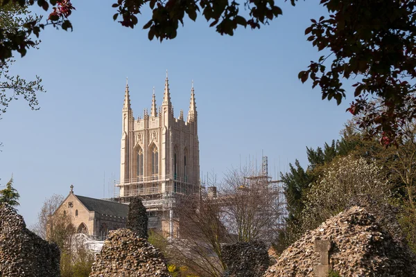 Una vista de la catedral de Bury St.Edmunds siendo restaurada — Foto de Stock