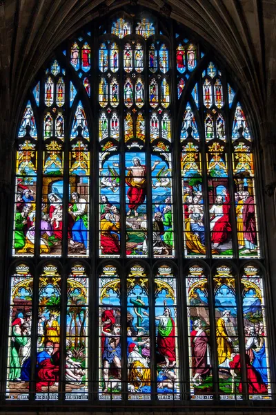 Kathedraal van gebrandschilderd glas venster norwich — Stockfoto