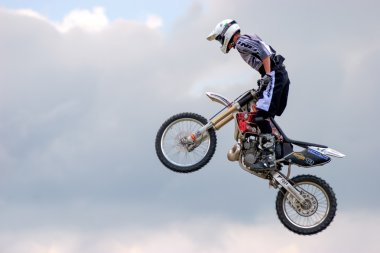 Dublör motosikletçi kent Hop çiftliğinde