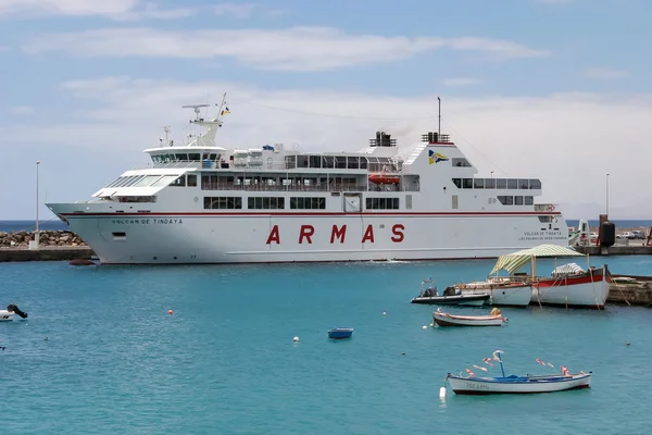 Volcan de Tindaya berthed at Puerto del Carmen Lanzarote — Stock Photo, Image