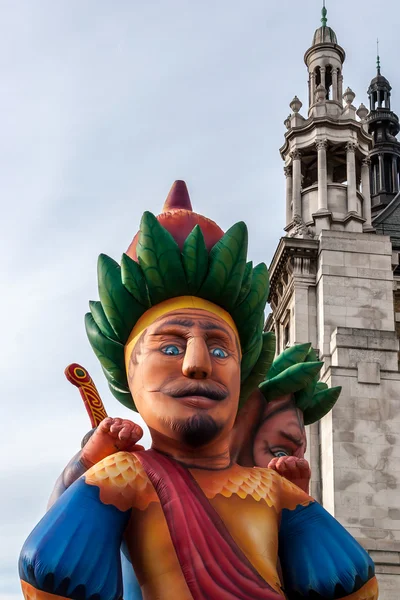 Figuras inflables gigantes en la procesión en la demostración del alcalde del señor — Foto de Stock
