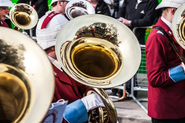 Reflexión en una tuba — Foto de Stock