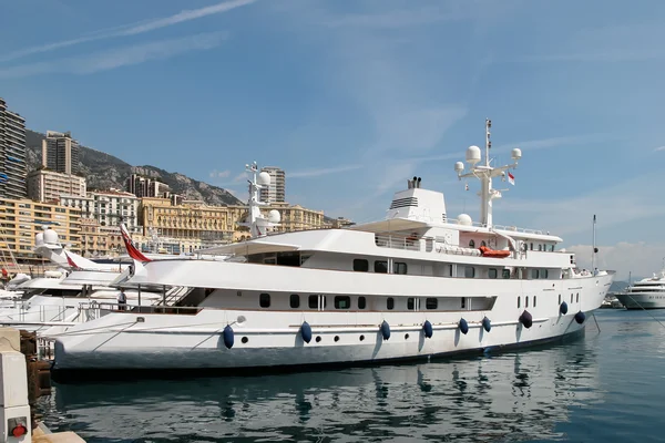 Expensive yacht in Monte Carlo harbour — Stock Photo, Image