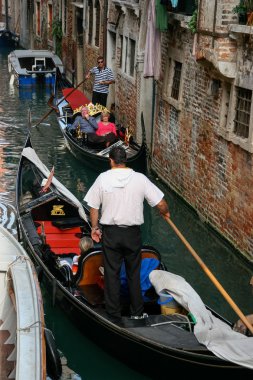 Ancak Oda Bir Venedik kanalına geçmek