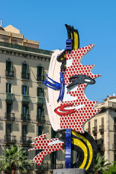 La scultura di un volto di Roy Lichtenstein a Barcellona — Foto Stock