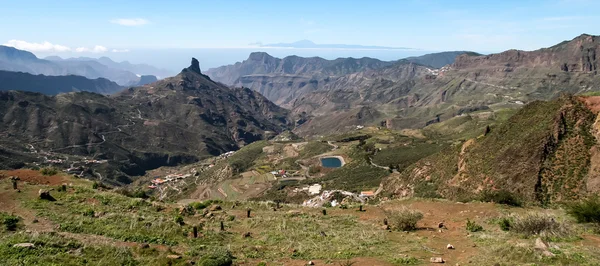 Una vista panorámica de las montañas y valles de Gran Canaria — Foto de Stock