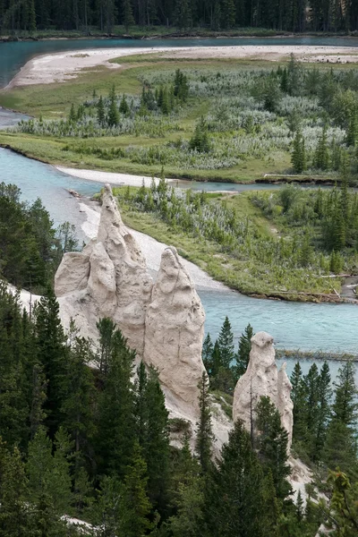 Bow River y los Hoodoos cerca de Banff —  Fotos de Stock