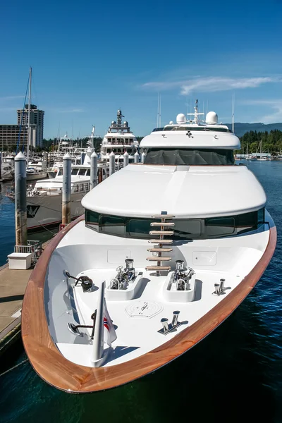 Expensive motor cruiser in Vancouver Harbour — Stock Photo, Image