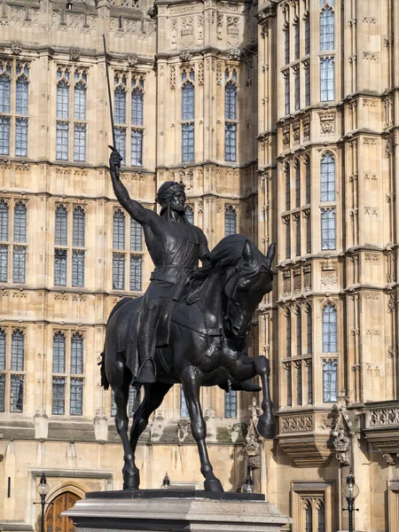 Richard the Lionheart statue outside the House of Lords — Stock Photo, Image