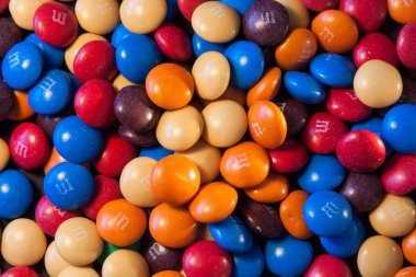 bazı renkli m & ms tatlı yakın çekim