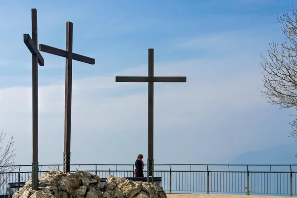 Drei Kreuze am Leuchtturm von Volta übersehen — Stockfoto