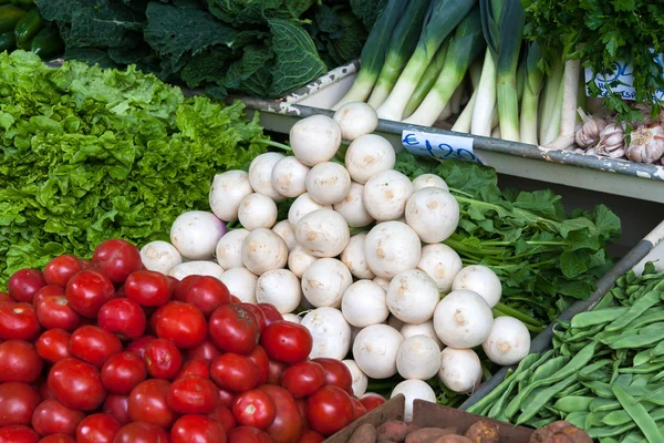 Various vegetables on display in the fruit and vegetable market — Stock Photo, Image