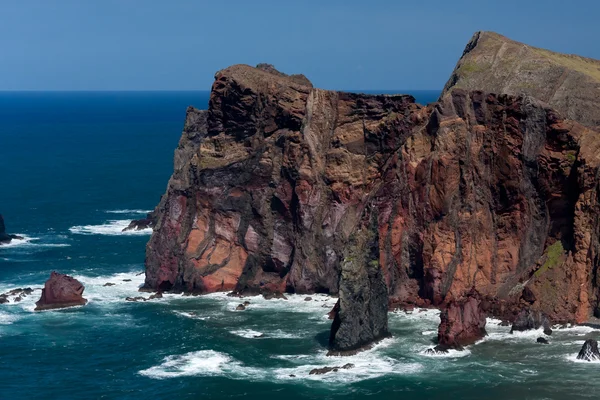 Klippen am Strand von Madeira — Stockfoto