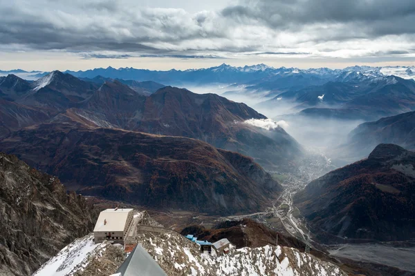 Weergave van cormayeur uit monte bianco (mont blanc)-Italië — Stockfoto