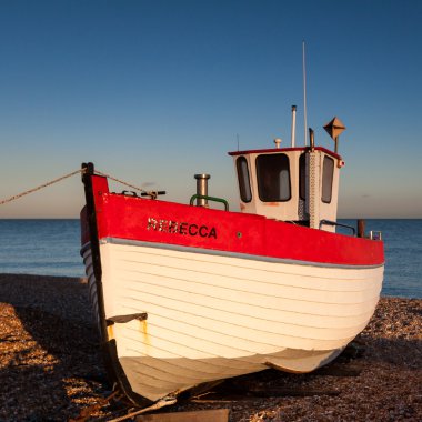 Dungeness Sahilinde balıkçı teknesi