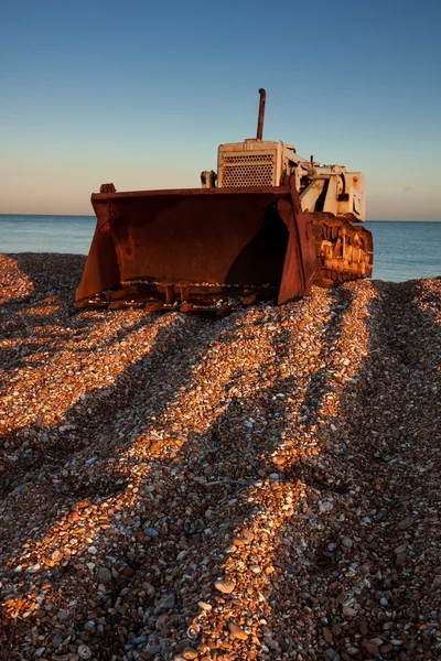 Bulldozer sulla spiaggia di Dungeness — Foto Stock