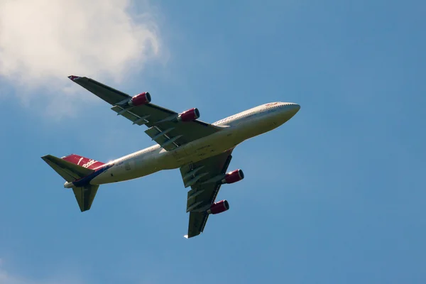 Virgin atlantic "gorące usta" boeing 747 — Zdjęcie stockowe