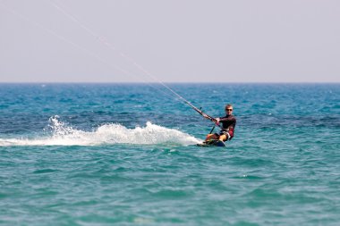 uçurtma sörfü, avdimou beach Kıbrıs için öğrenme nasıl
