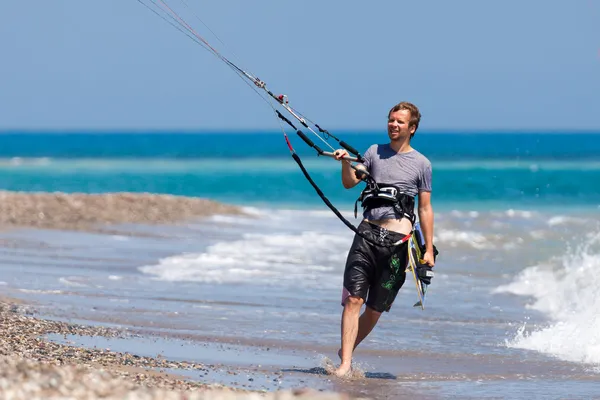 Att lära sig kitesurfing — Stockfoto