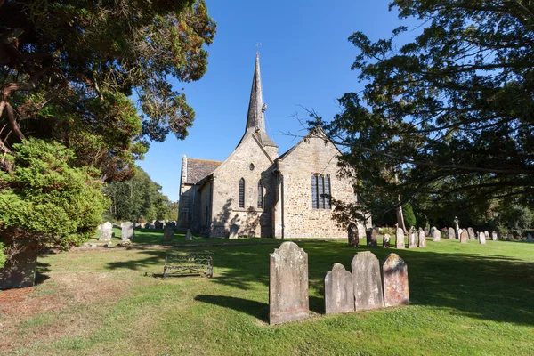 Veduta della chiesa di Horsted Keynes in una soleggiata giornata autunnale — Foto Stock