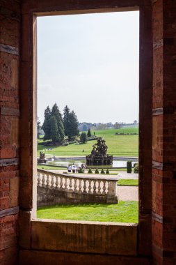 Witley mahkeme resmi bahçeleri ve klasik çeşmeler Harabeleri