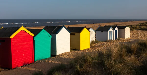 Färgglada stranden hyddor — Stockfoto