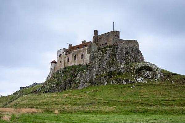 Weergave van lindisfarne kasteel — Stockfoto