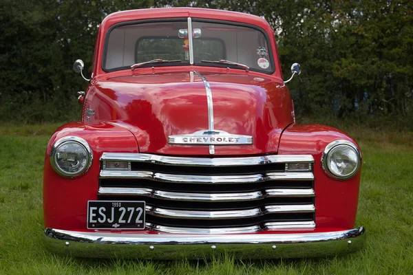 Chevrolet rouge ancien — Photo