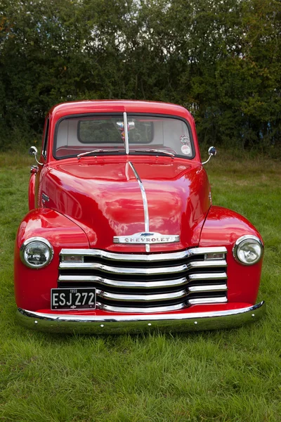 Chevrolet rouge ancien — Photo