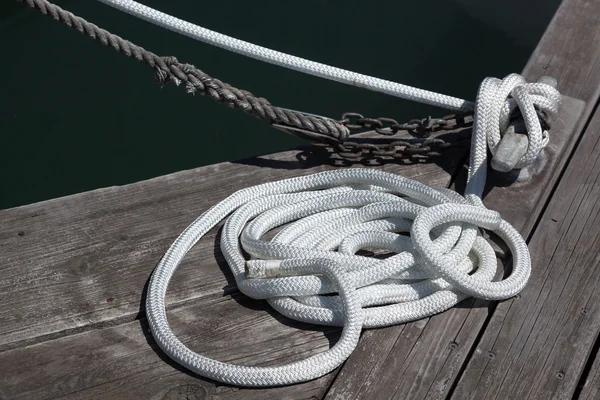 Coil of rope in sausalito marina — Stock Photo, Image