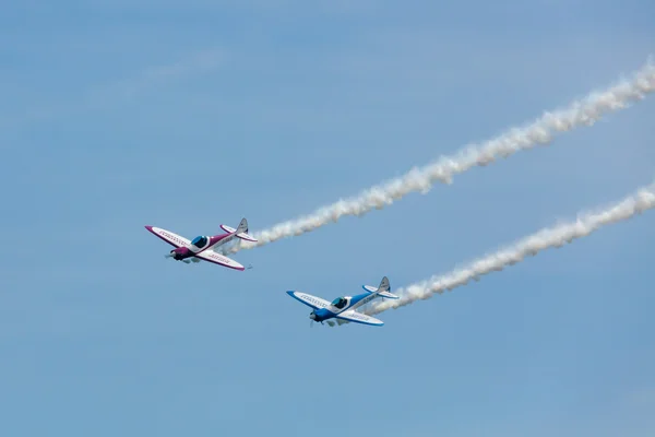 Dwa samoloty sa100 twister w airbourne — Zdjęcie stockowe