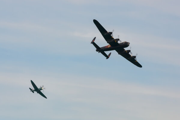 Avro Lancaster and Spitfire MK1 at Airbourne