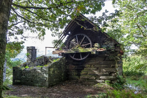 Derelict building in the old slate mine at LLanberis — Stock Photo, Image