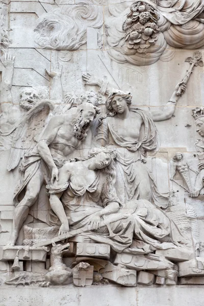 Allegorische sculptuur op de sokkel van het monument — Stockfoto