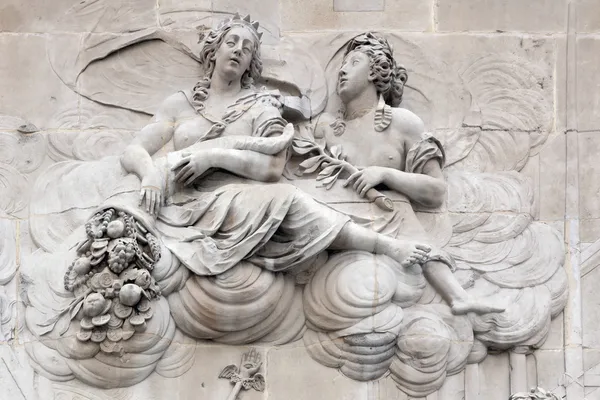 Scultura allegorica sul piedistallo del Monumento — Foto Stock