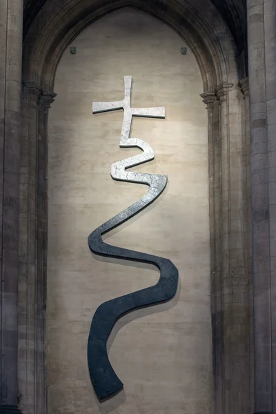 Kříž uvnitř Elyská katedrála — Stock fotografie