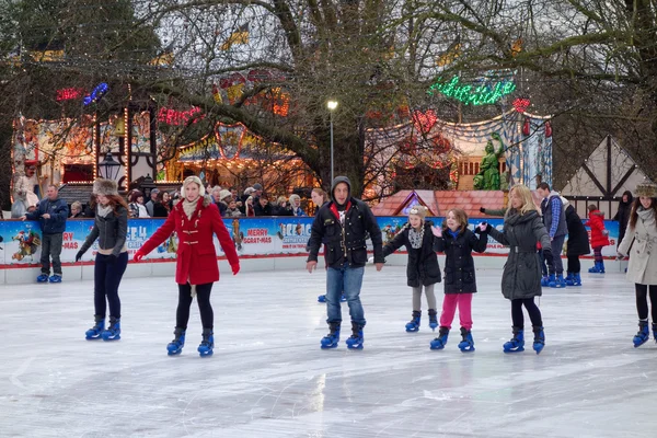Patinaje sobre hielo en Hyde Park Imágenes de stock libres de derechos