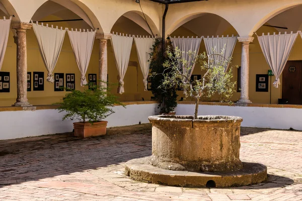 Старый монастырь в Пьяцца теперь гостиница — стоковое фото