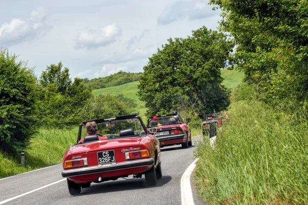 Velho rali de carros esportivos perto de Sienna Toscana — Fotografia de Stock