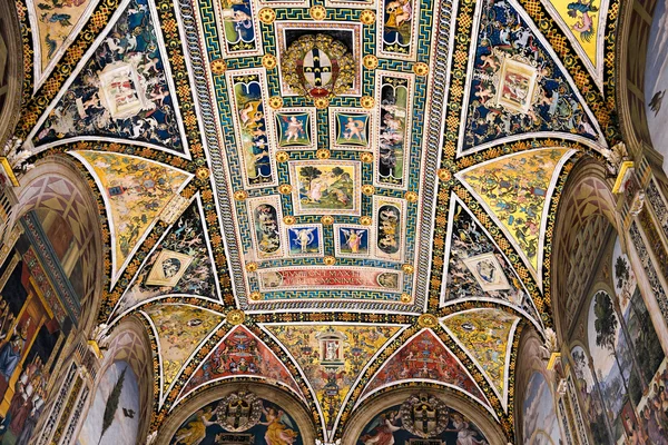 Innenansicht der Kathedrale von Siena — Stockfoto