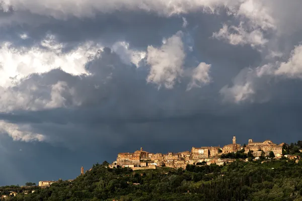 View up to Montepulciano Tuscany — Stock Photo, Image